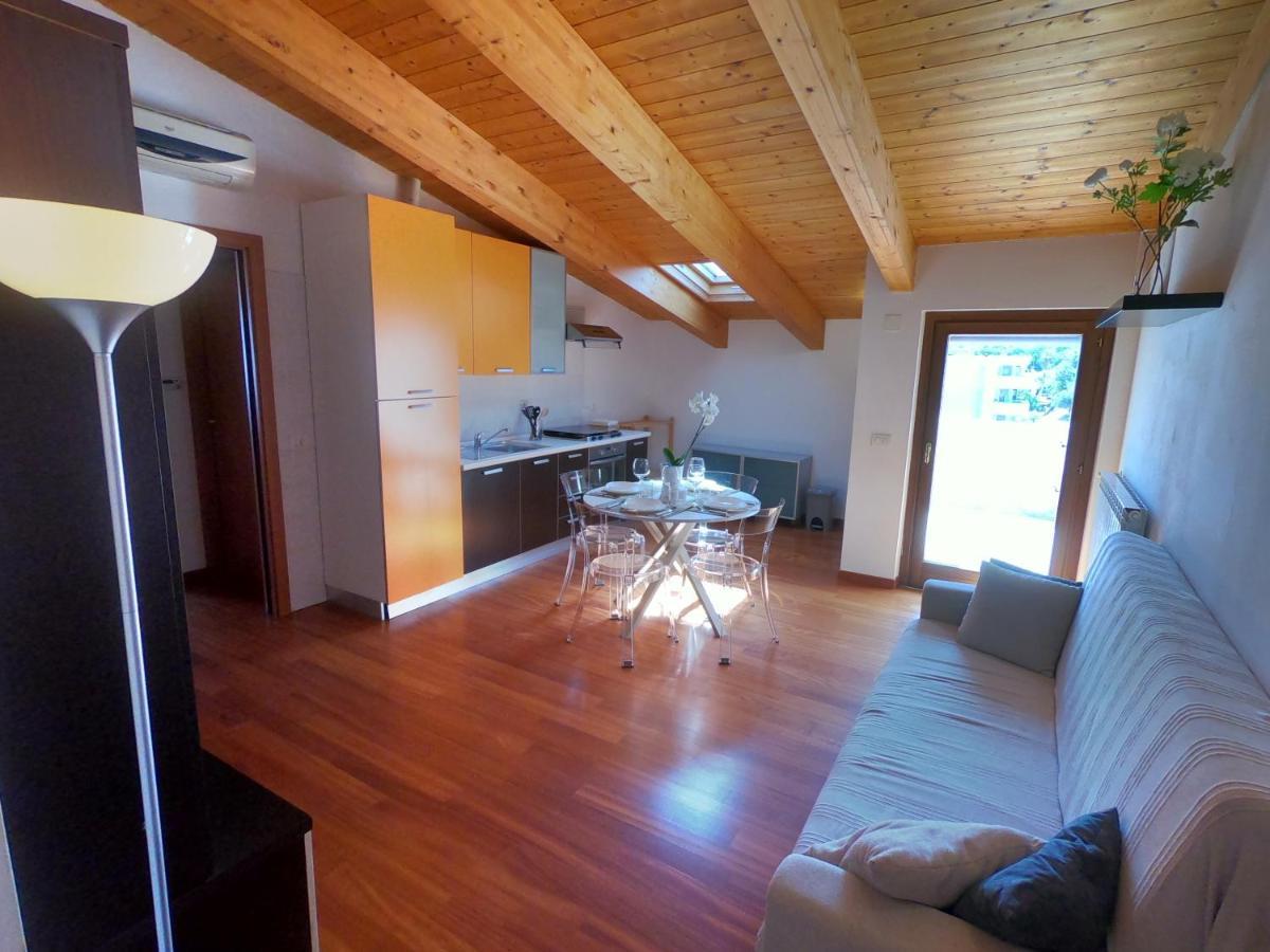 Attico Petfriendly Con Terrazzo, Via Del Borgo Apartment Montesilvano Exterior photo