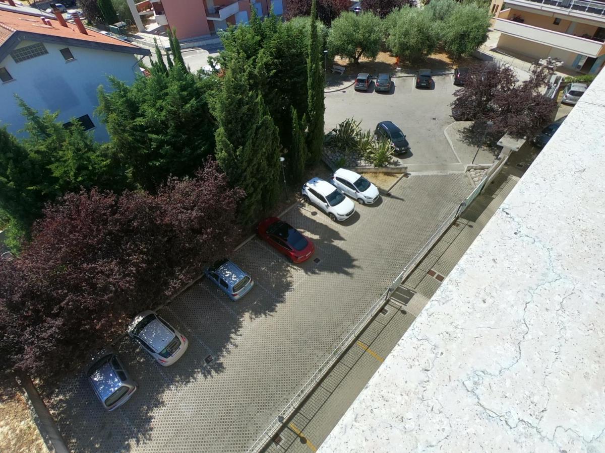 Attico Petfriendly Con Terrazzo, Via Del Borgo Apartment Montesilvano Exterior photo